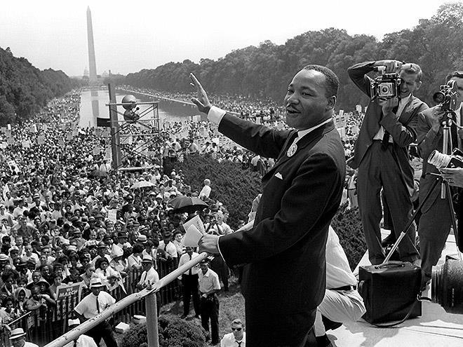 MLK standing at the national mall giving a speach.